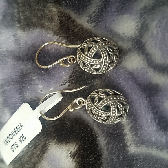 Sterling Silver earrings 925 - Picture 1 of 5